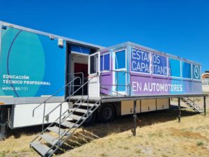 Lee más sobre el artículo Educación: inicia la formación en oficios en el Aula Taller Móvil instalada en Puerto Madryn