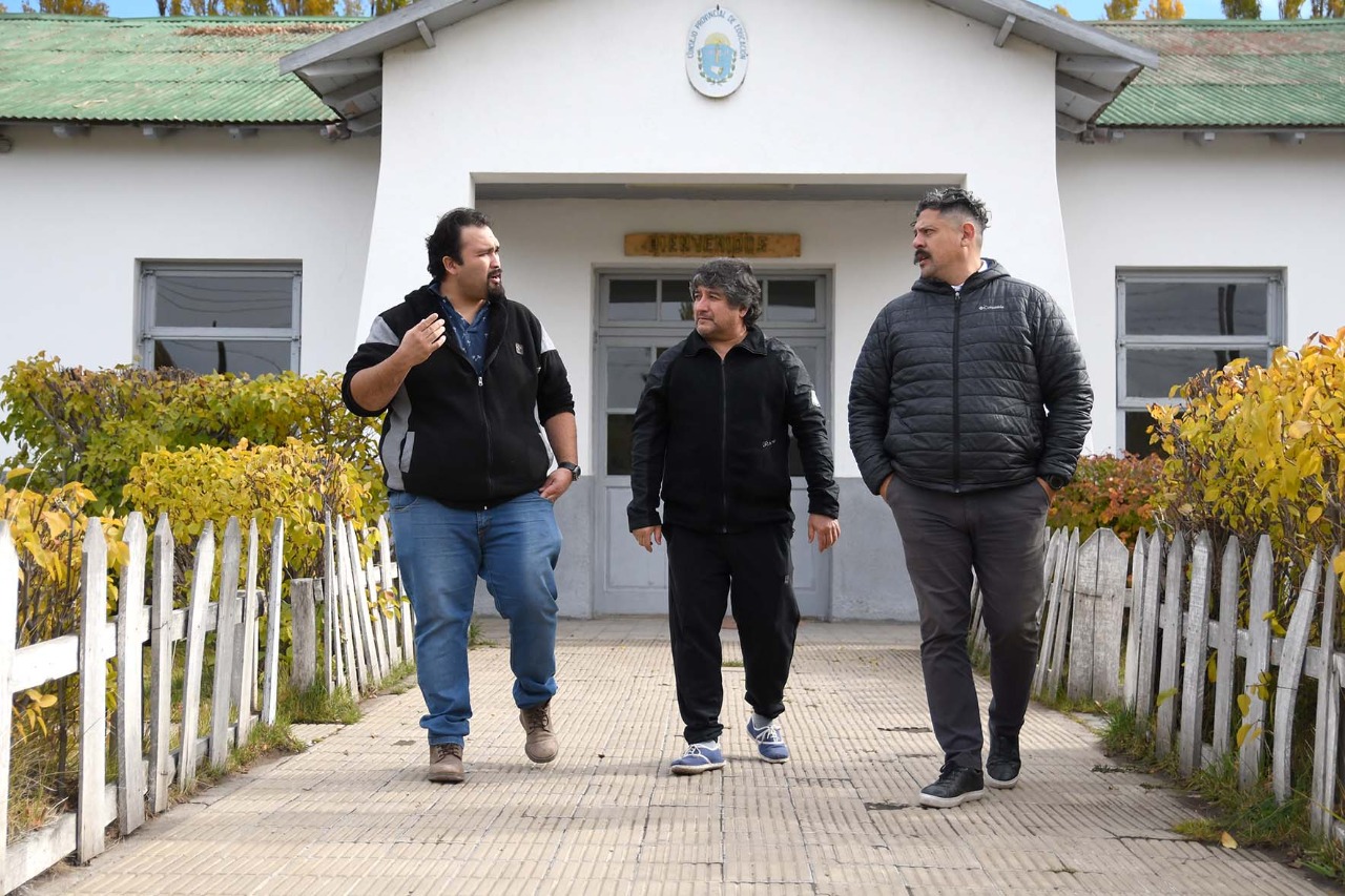 En este momento estás viendo Representantes del Ministerio de Educación recorrieron escuelas de la Región V