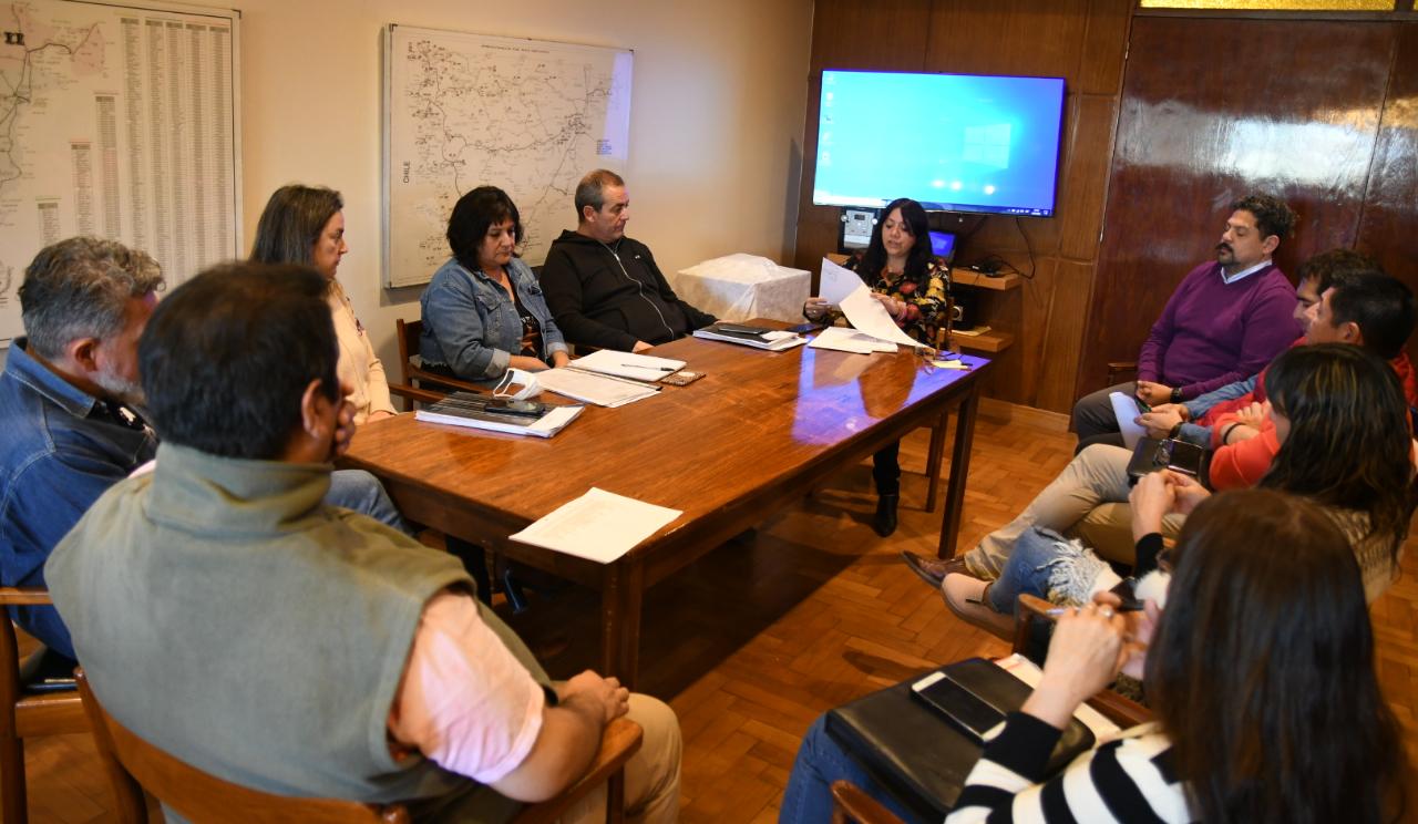 Lee más sobre el artículo Mesa de trabajo junto a los gremios de Auxiliares Docentes