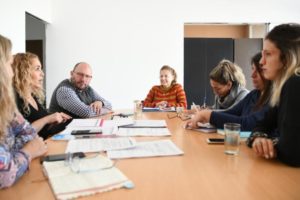 Lee más sobre el artículo Educación y la Universidad del Chubut buscan respaldar a estudiantes y docentes que participen en las Ferias de Ciencia