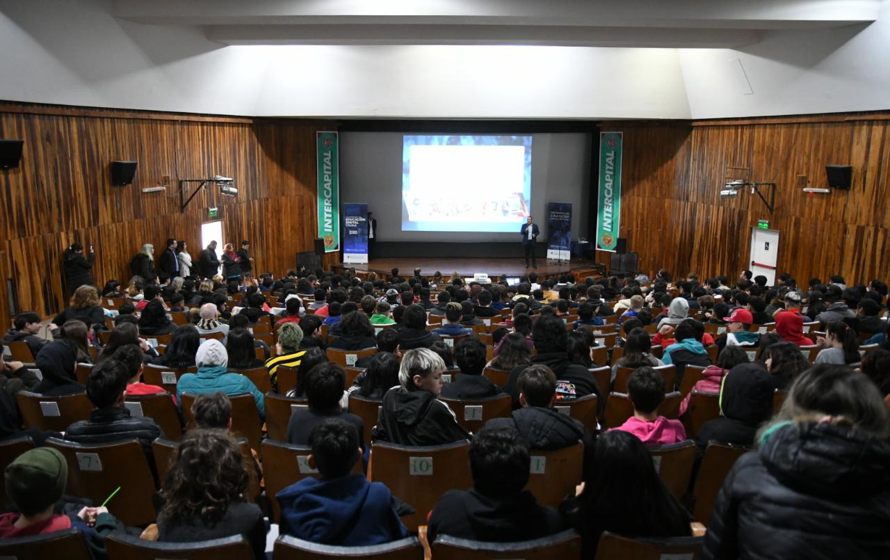 Lee más sobre el artículo “Seguridad en Internet” continúa capacitando a estudiantes de nivel secundario de la provincia