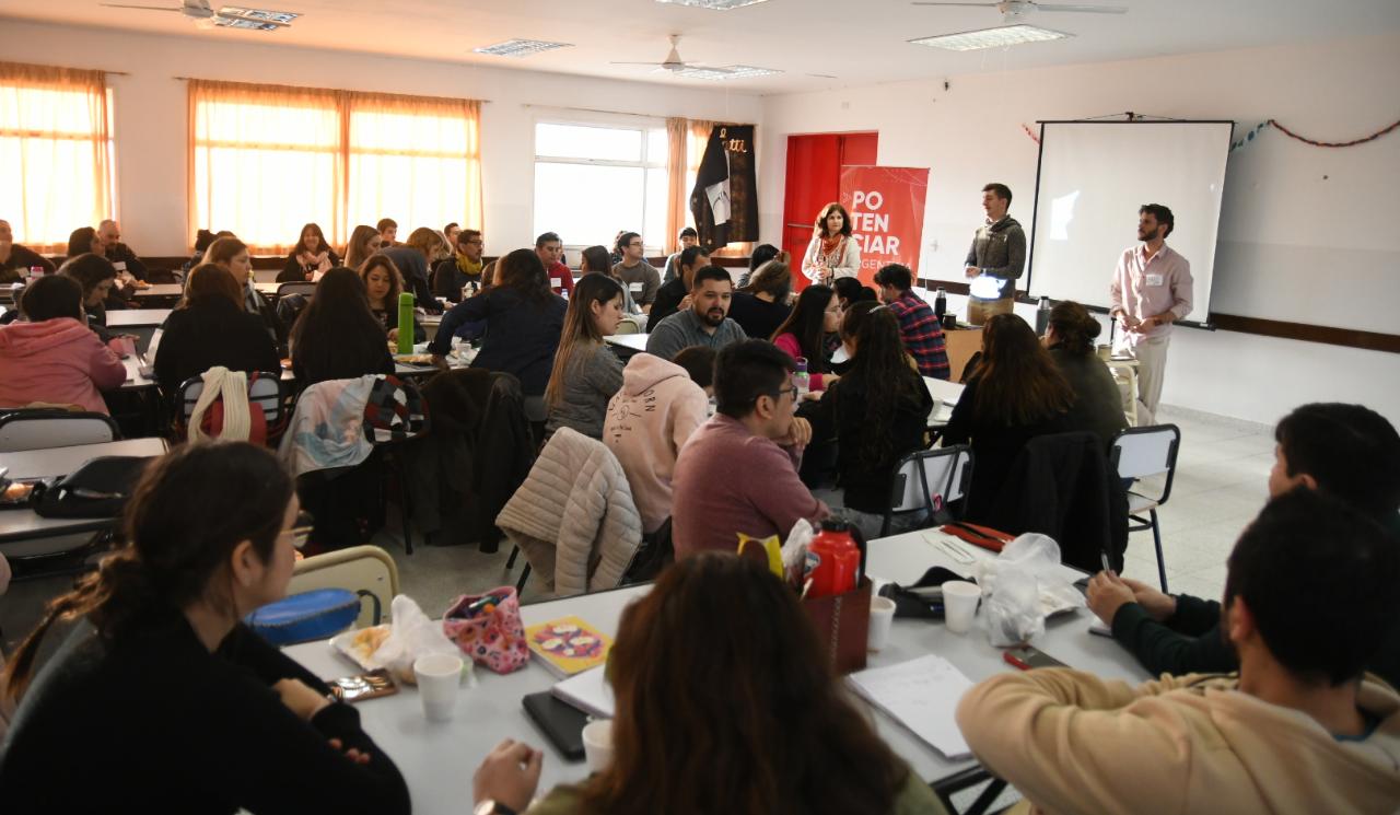 En este momento estás viendo Más de 70 docentes de Trelew participaron de la capacitación del Programa “Gendi 2022”