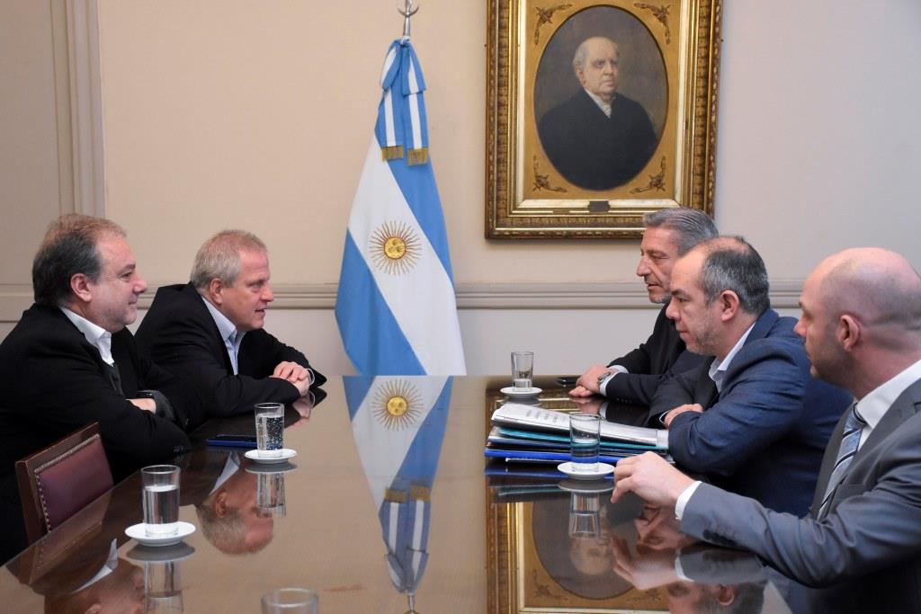 Lee más sobre el artículo Arcioni se reunió en Buenos Aires con el Ministro de Educación de la Nación
