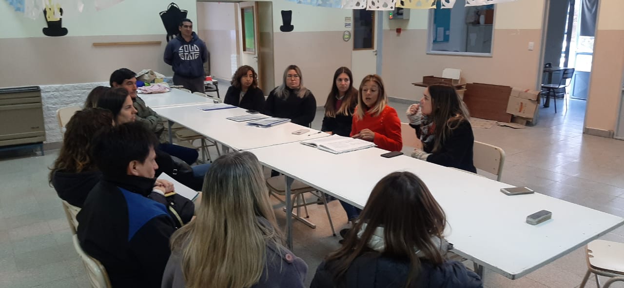 En este momento estás viendo El Gobierno provincial trabajará en la readecuación de la instalación de gas y refacciones en la Escuela N°130 de La Angostura