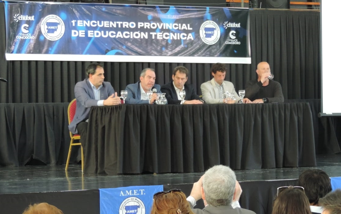 En este momento estás viendo Se llevó a cabo el 1º Encuentro Provincial de Educación Técnica en Comodoro