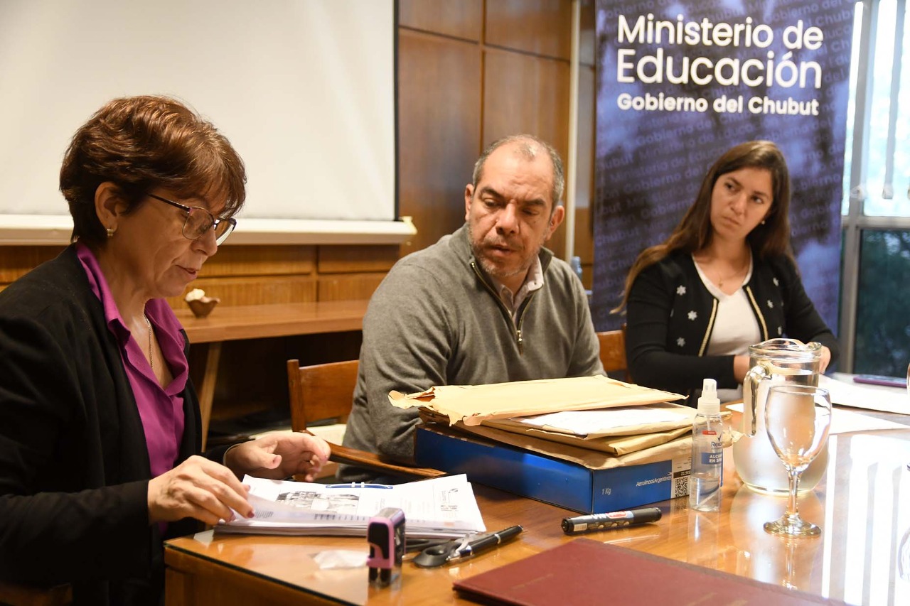 Lee más sobre el artículo El Gobierno del Chubut realizó la licitación pública para la compra de mobiliario escolar