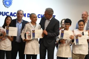 Lee más sobre el artículo Arcioni reconoció a 178 estudiantes de Chubut por su labor destacada durante el ciclo lectivo 2022