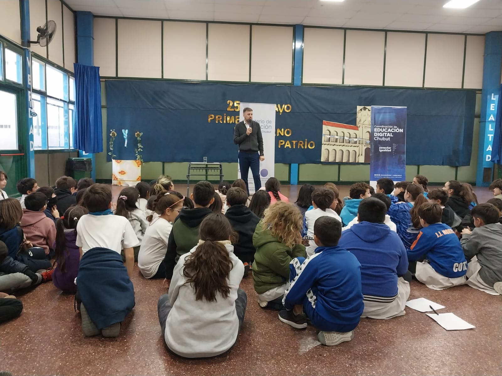 En este momento estás viendo Educación y Grooming Argentina capacitaron a 300 estudiantes de escuelas primarias de Puerto Madryn