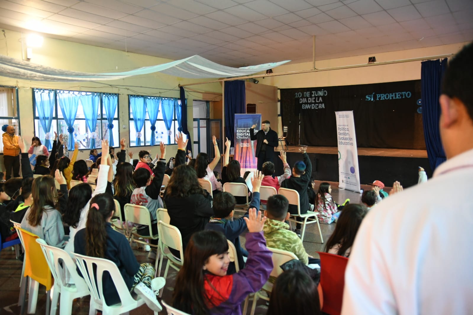 Lee más sobre el artículo Educación y Grooming Argentina capacitaron a estudiantes de escuelas primarias de Trelew