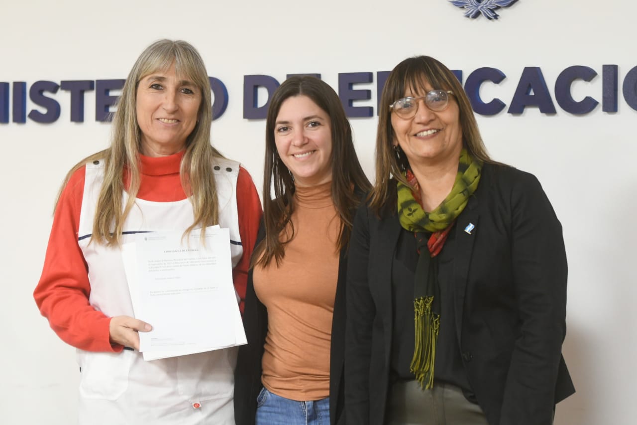 En este momento estás viendo El Ministerio de Educación entregó mobiliario escolar a más de 150 instituciones educativas provinciales