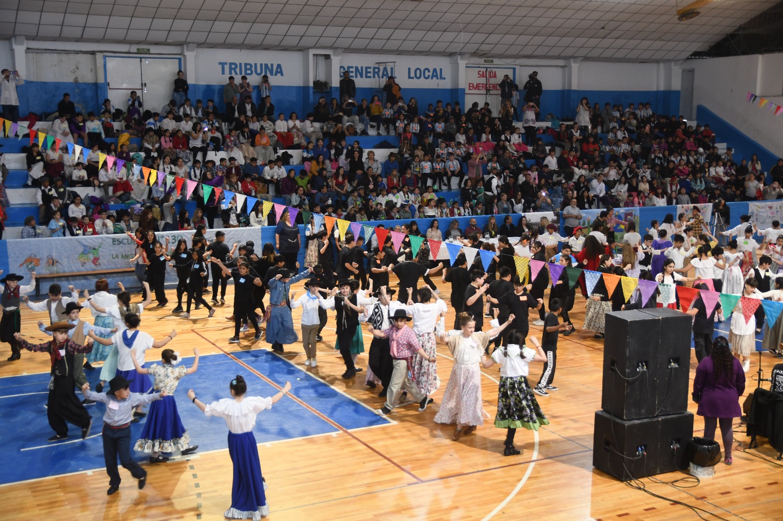 En este momento estás viendo Más de 600 estudiantes participaron del 2° Interescolar de Educación Artística