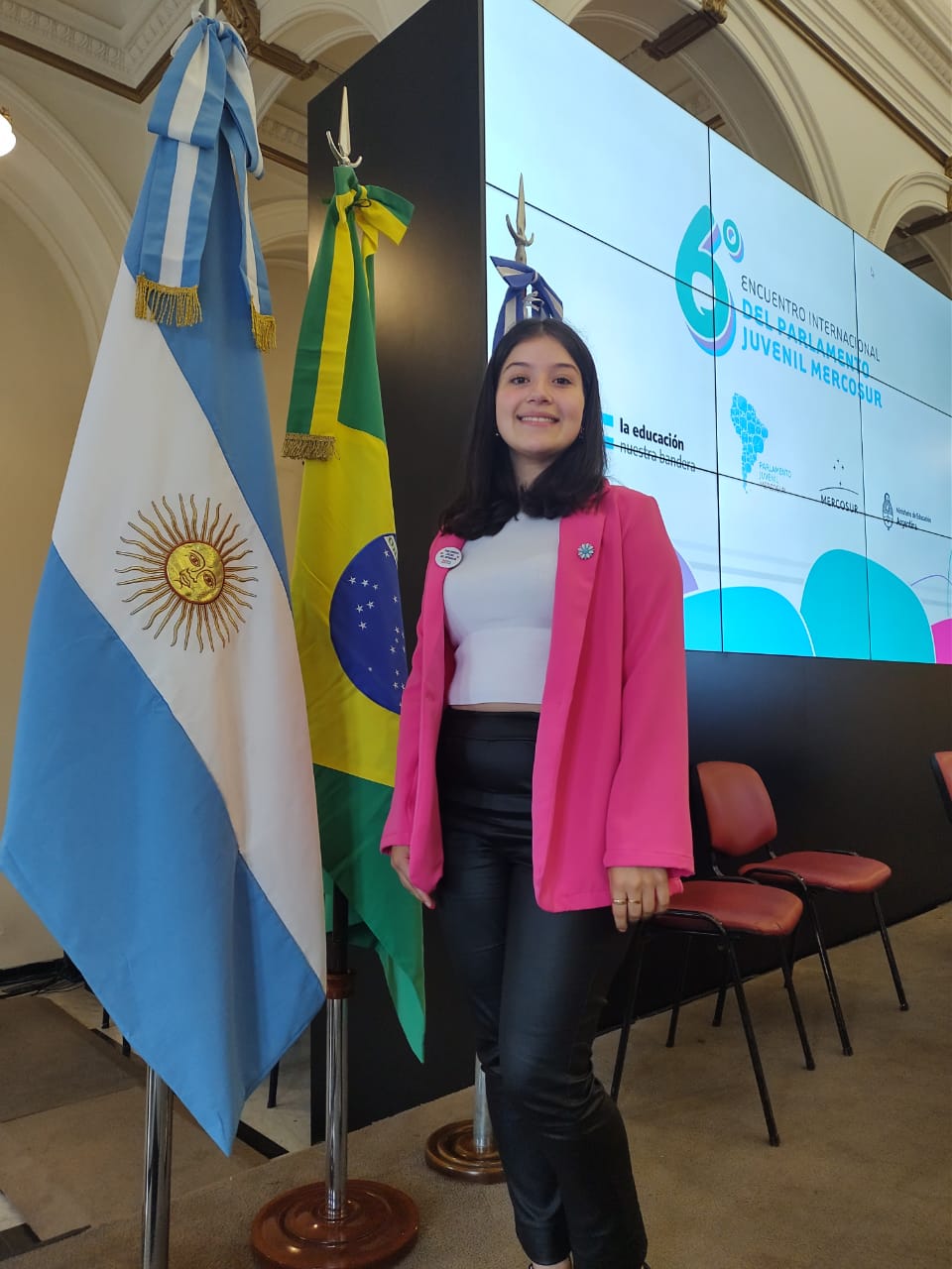 En este momento estás viendo Estudiante de El Maiten representó al país en el Parlamento Juvenil del Mercosur